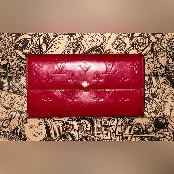 LOUIS VUITTON 🔥 RED VERNIS SARAH SNAPPY LONG WALLET - EUC - Picture 1 of 12